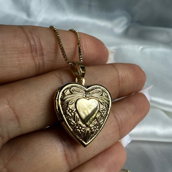 Gold Heart Pendant Necklace - Picture 7 of 14